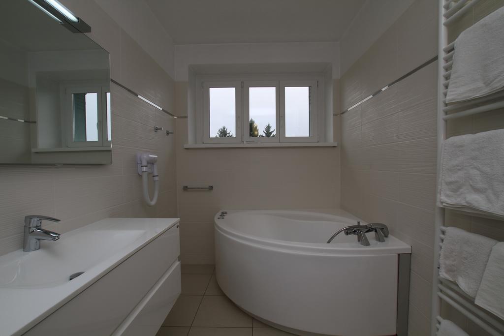 Logis Hotel Restaurant Spa Beau Site Luxeuil-les-Bains Exterior photo